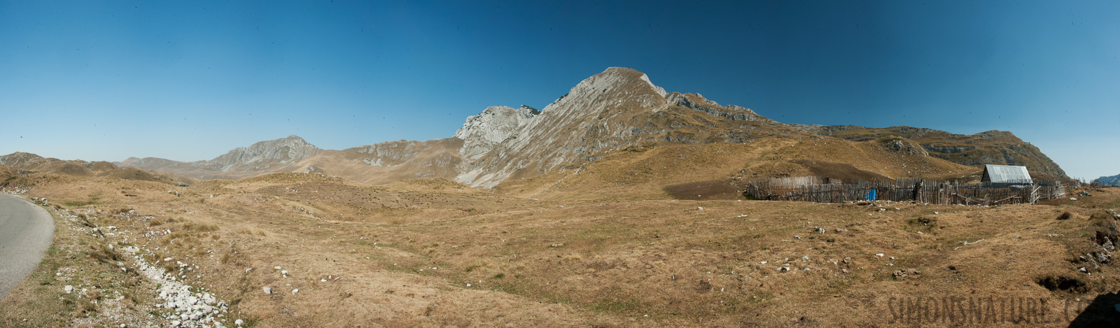 Montenegro - In the region of the Durmitor massif [28 mm, 1/100 sec at f / 20, ISO 400]